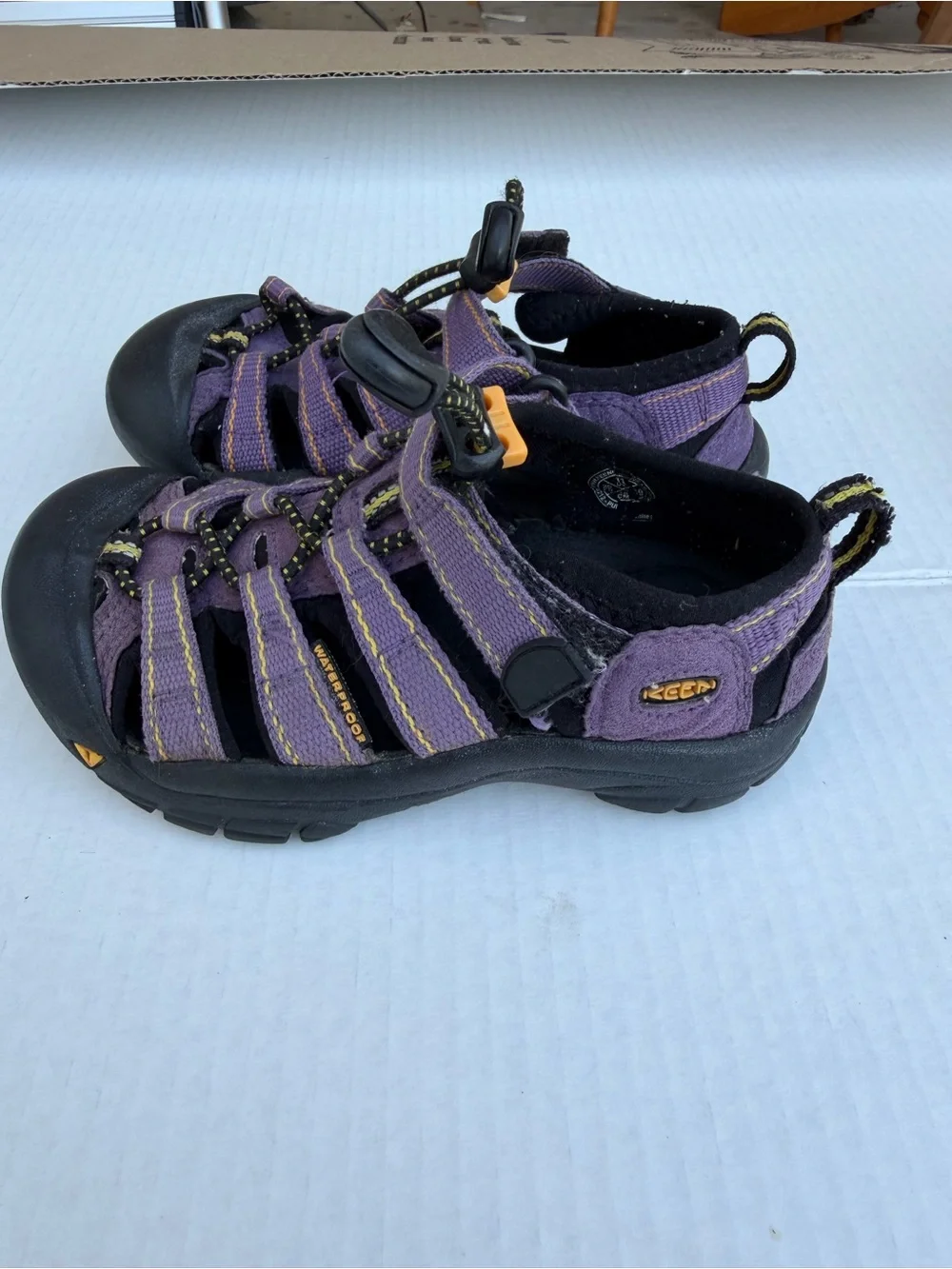 Keen sturdy closed